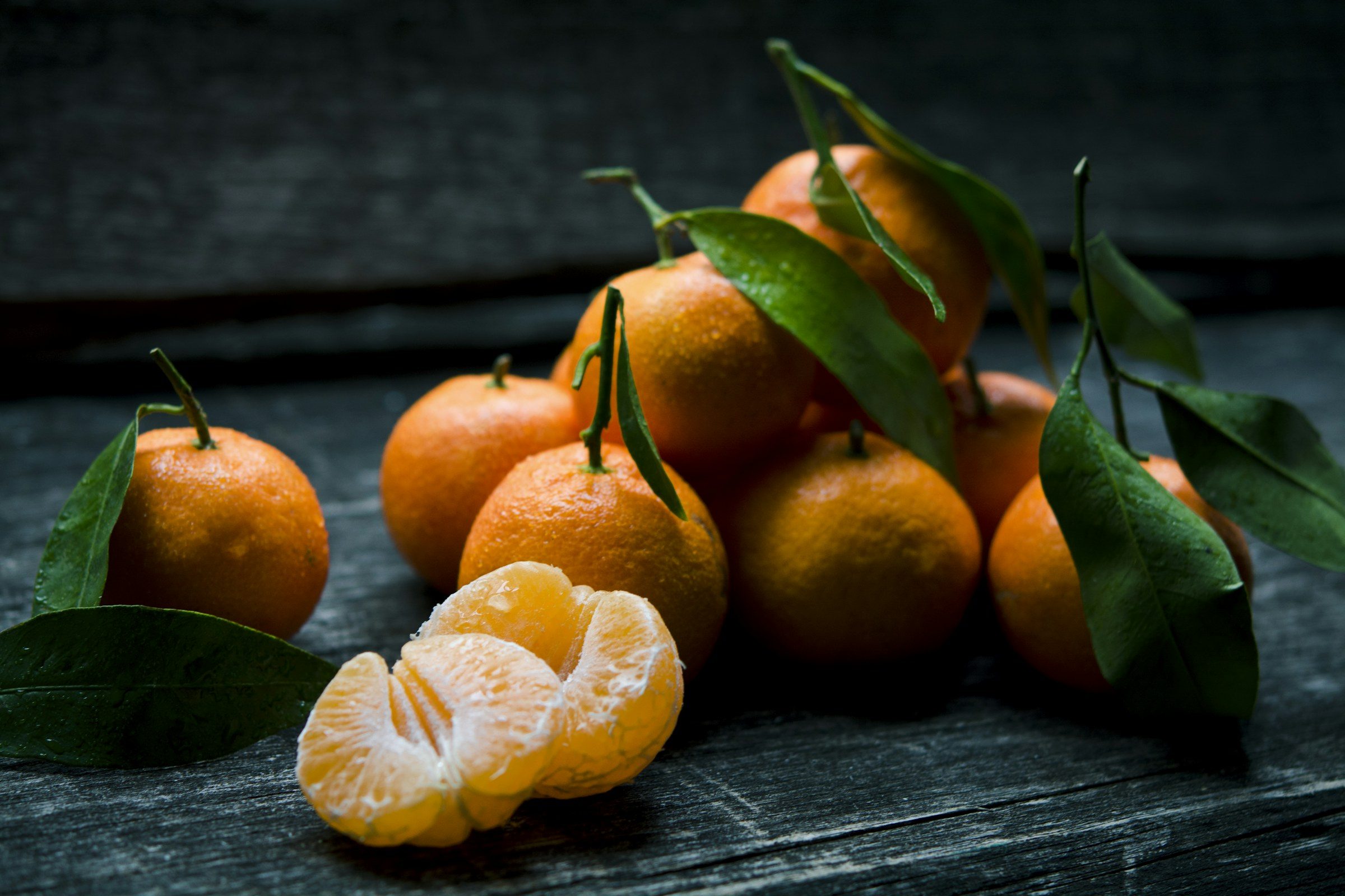 Fresh mandarins with leaves
